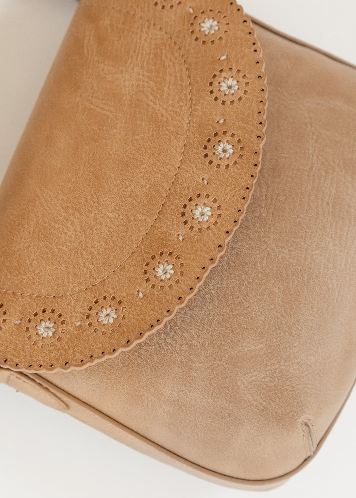 Daisy Flap Crossbody