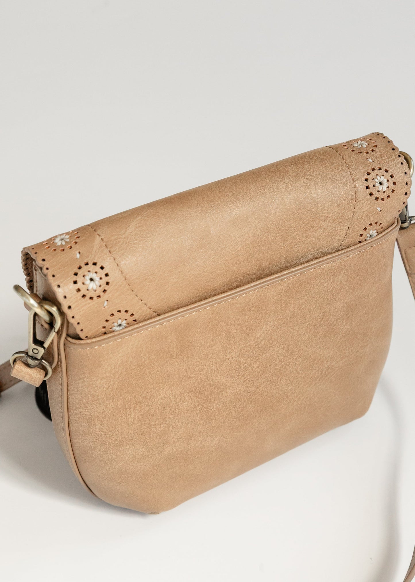 Daisy Flap Crossbody