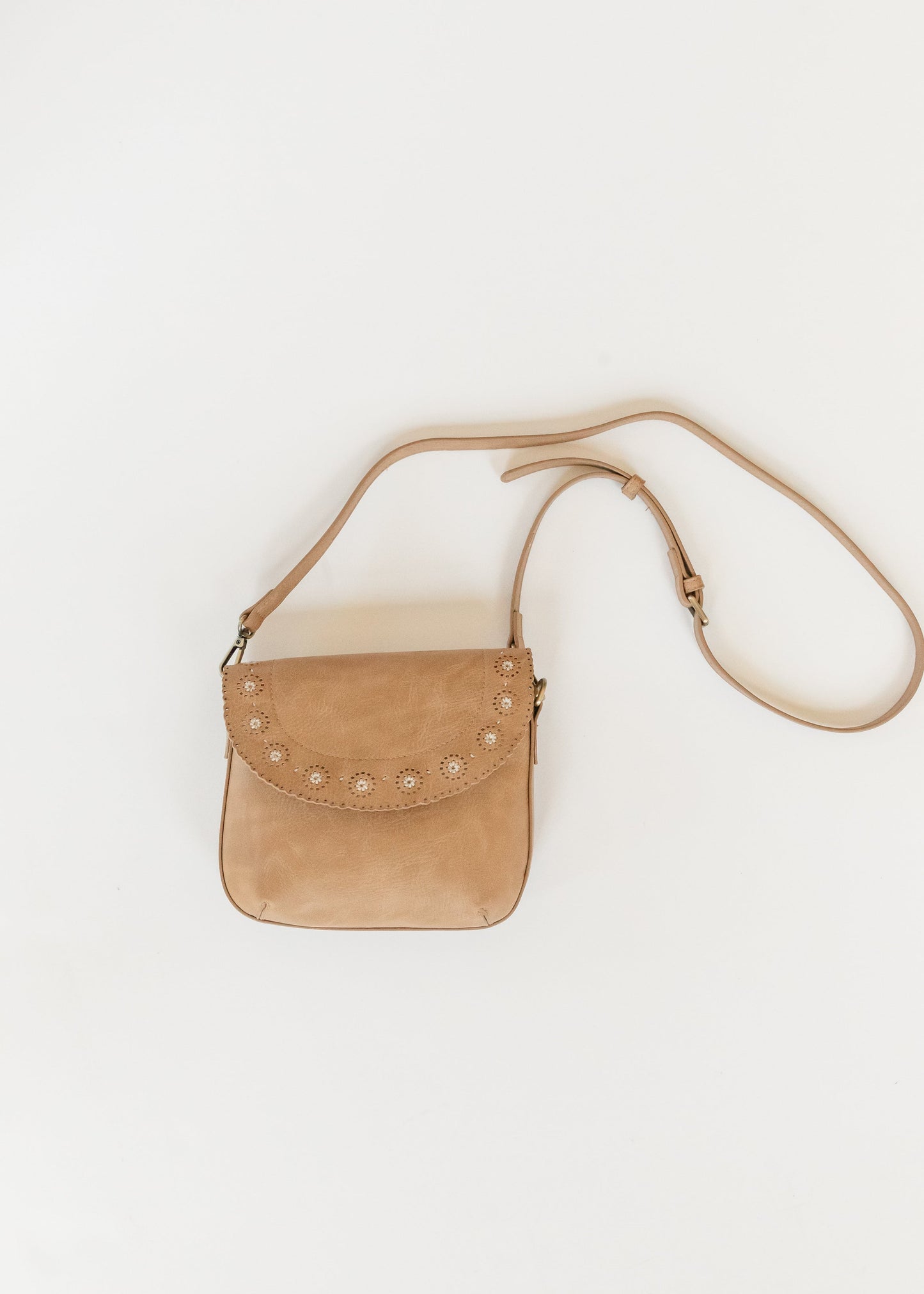 Daisy Flap Crossbody
