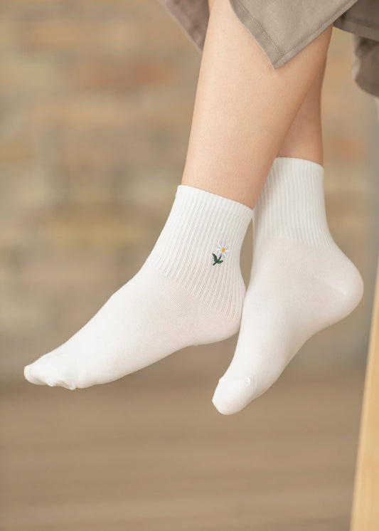 Embroidered Daisy Mid Calf Socks