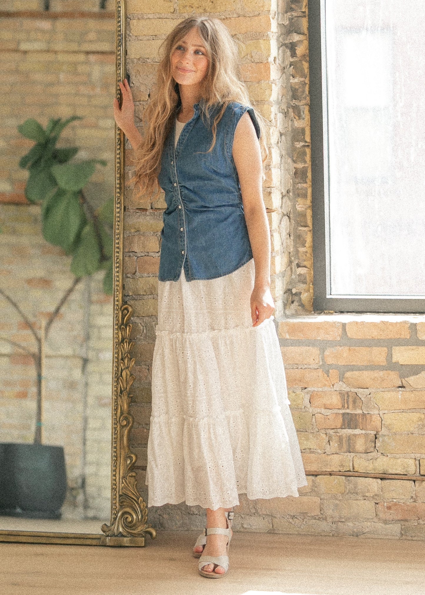 Sleeveless V-Neck Snap Front Top