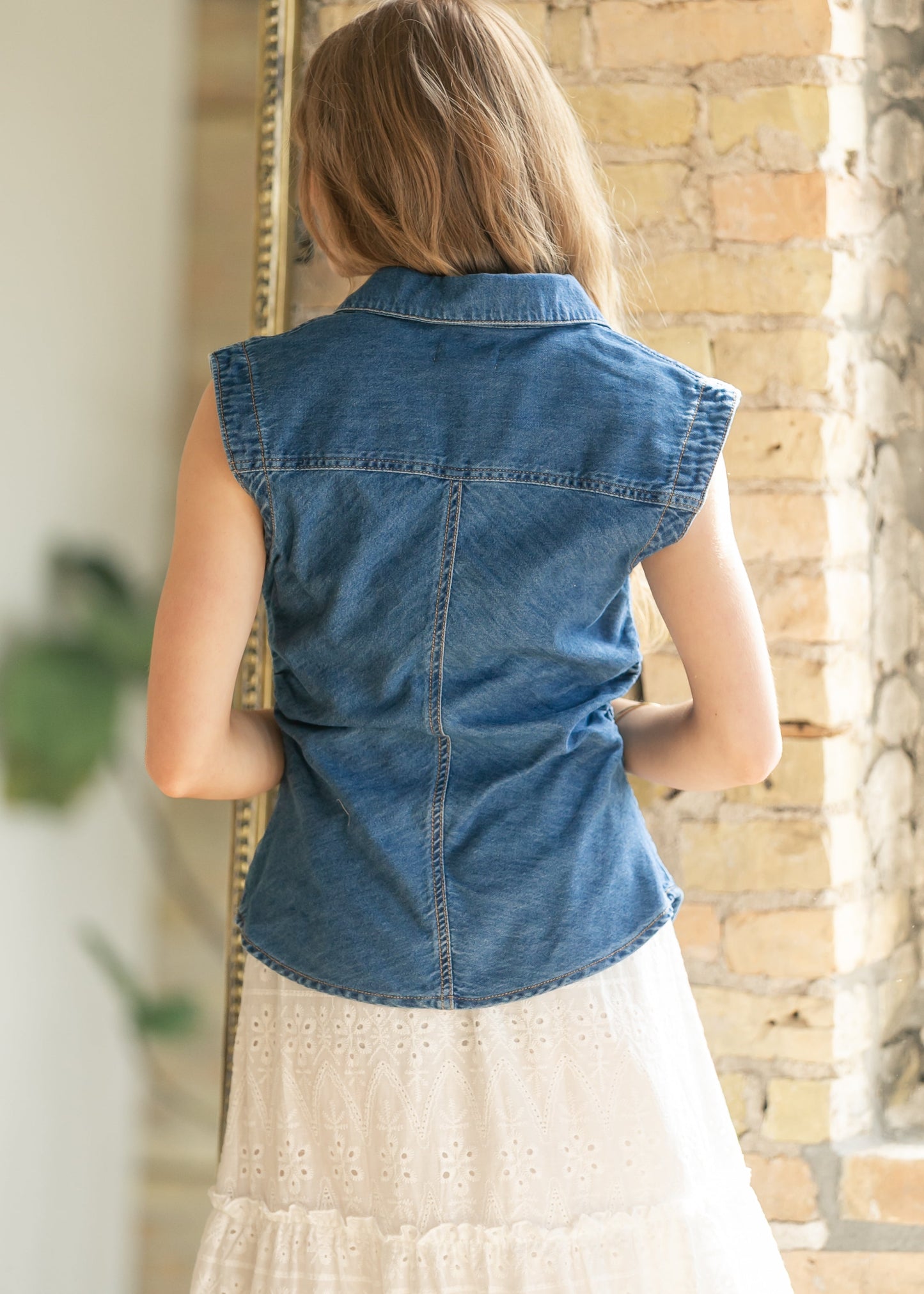Sleeveless V-Neck Snap Front Top