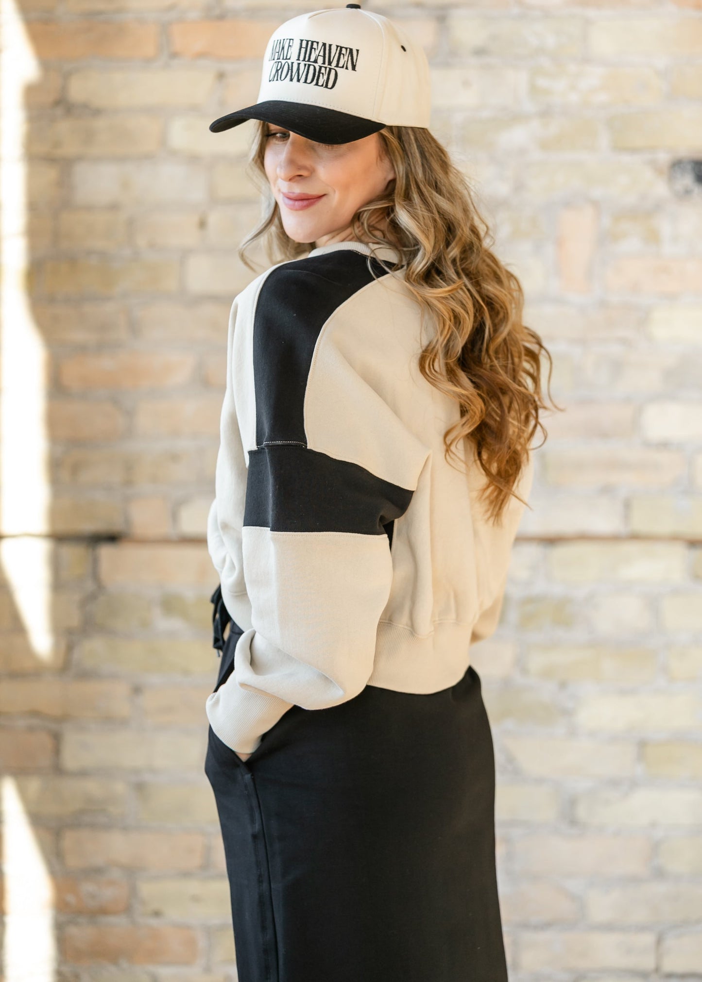 Contrast Edge Cropped Sweatshirt