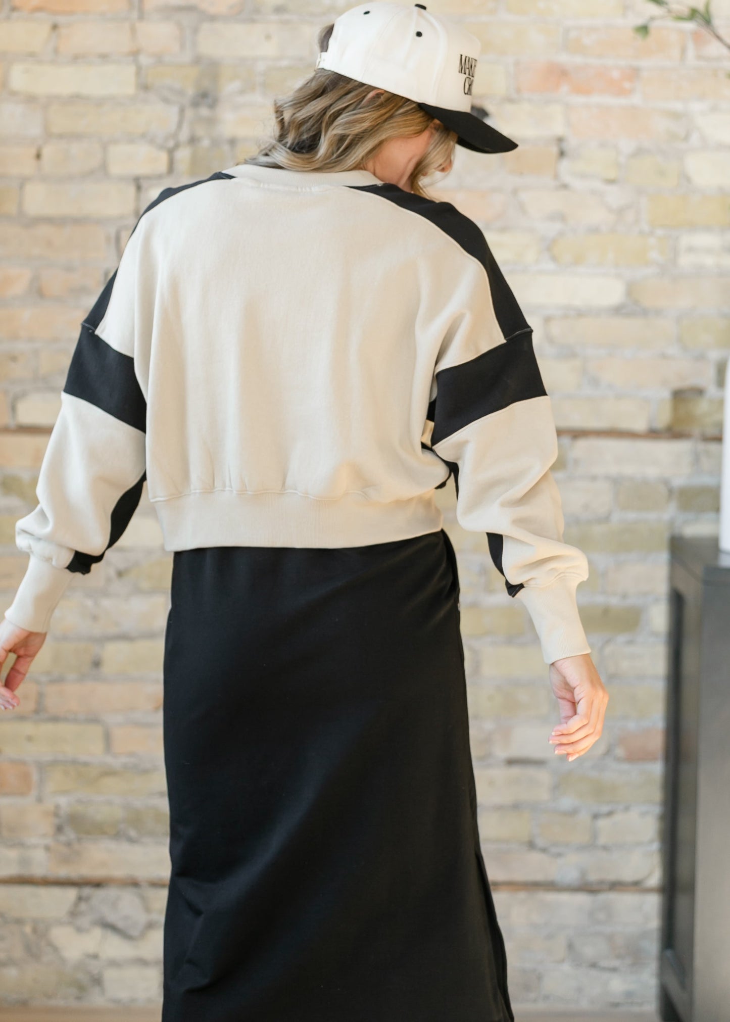 Contrast Edge Cropped Sweatshirt