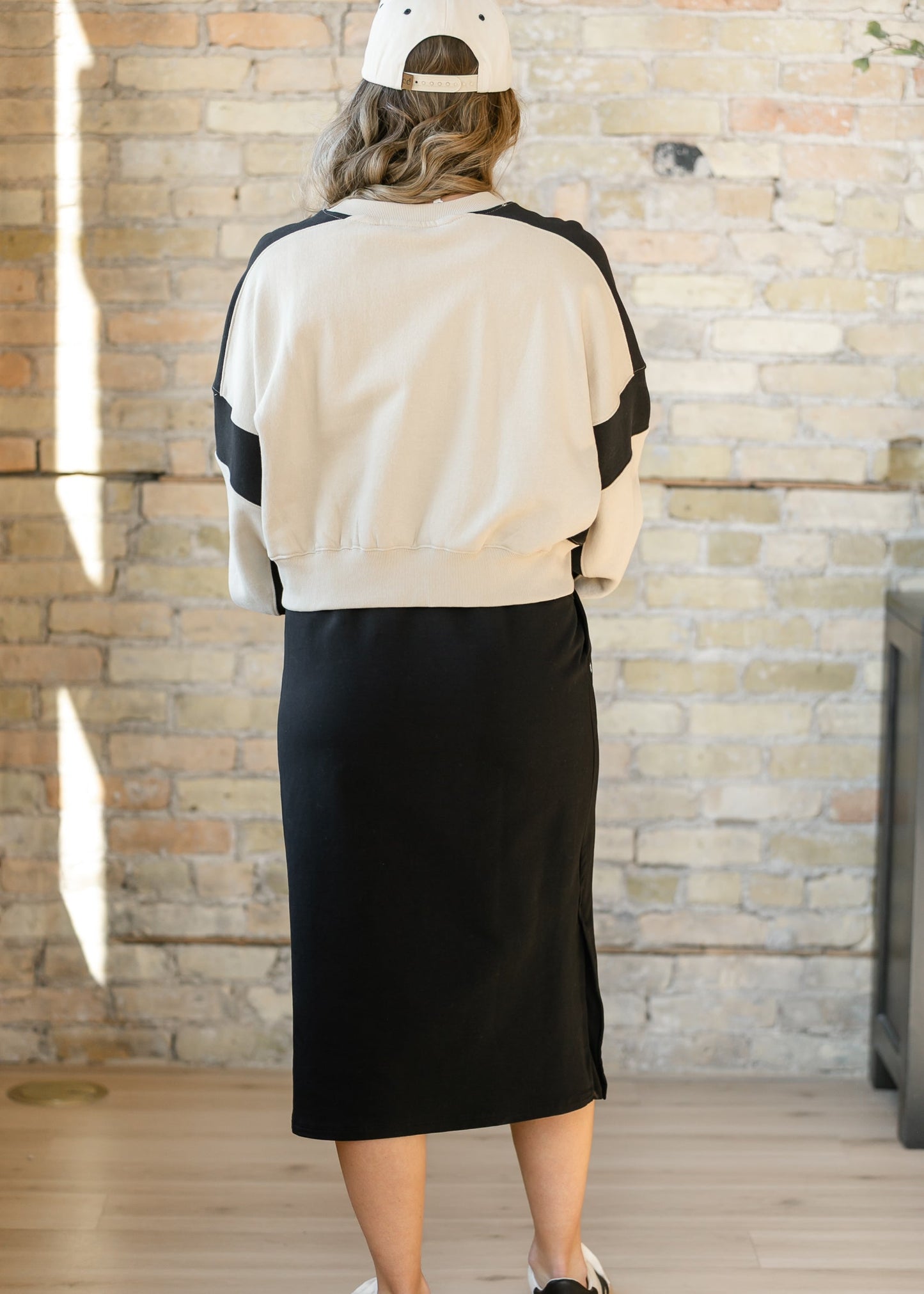 Contrast Edge Cropped Sweatshirt