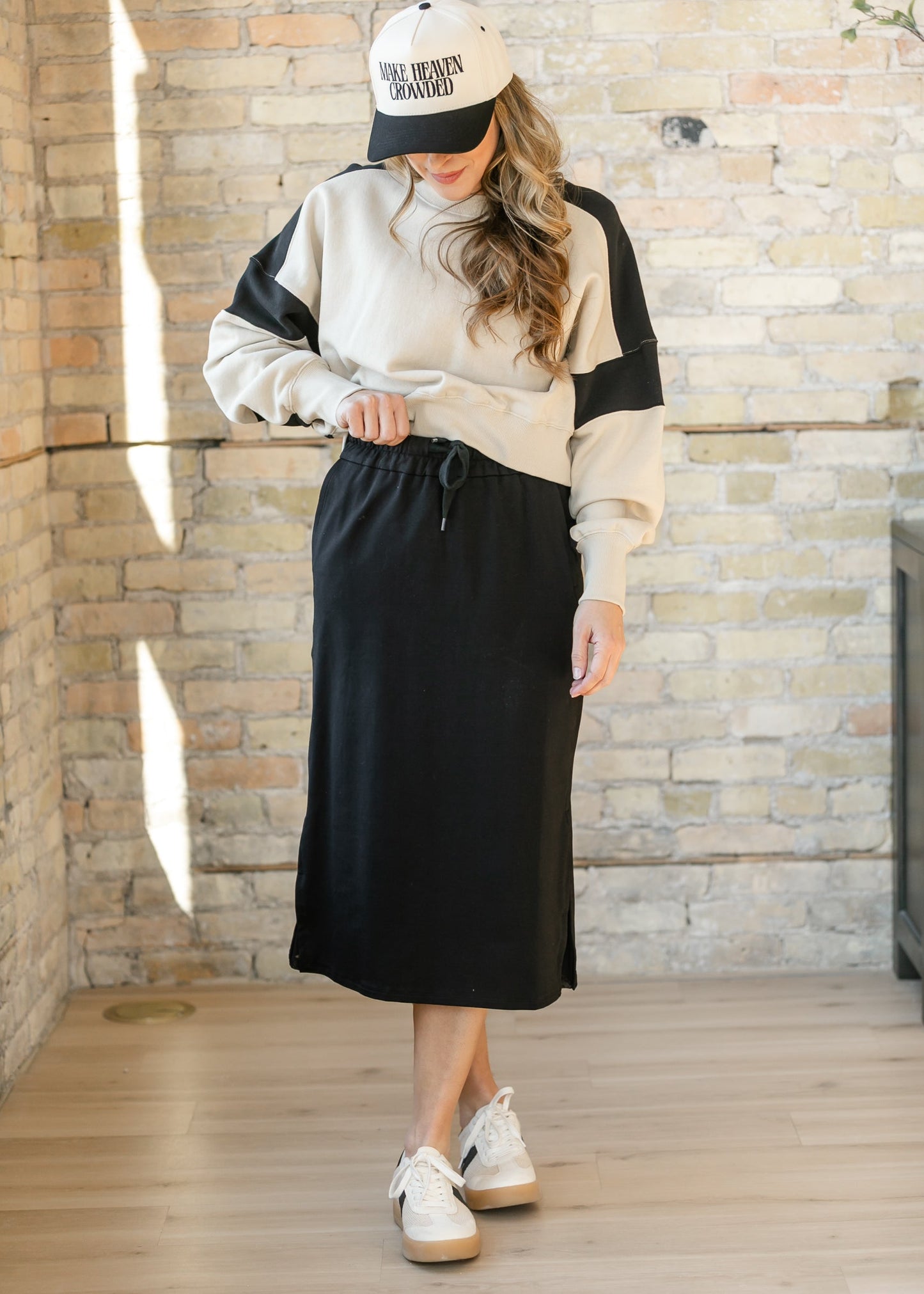Contrast Edge Cropped Sweatshirt