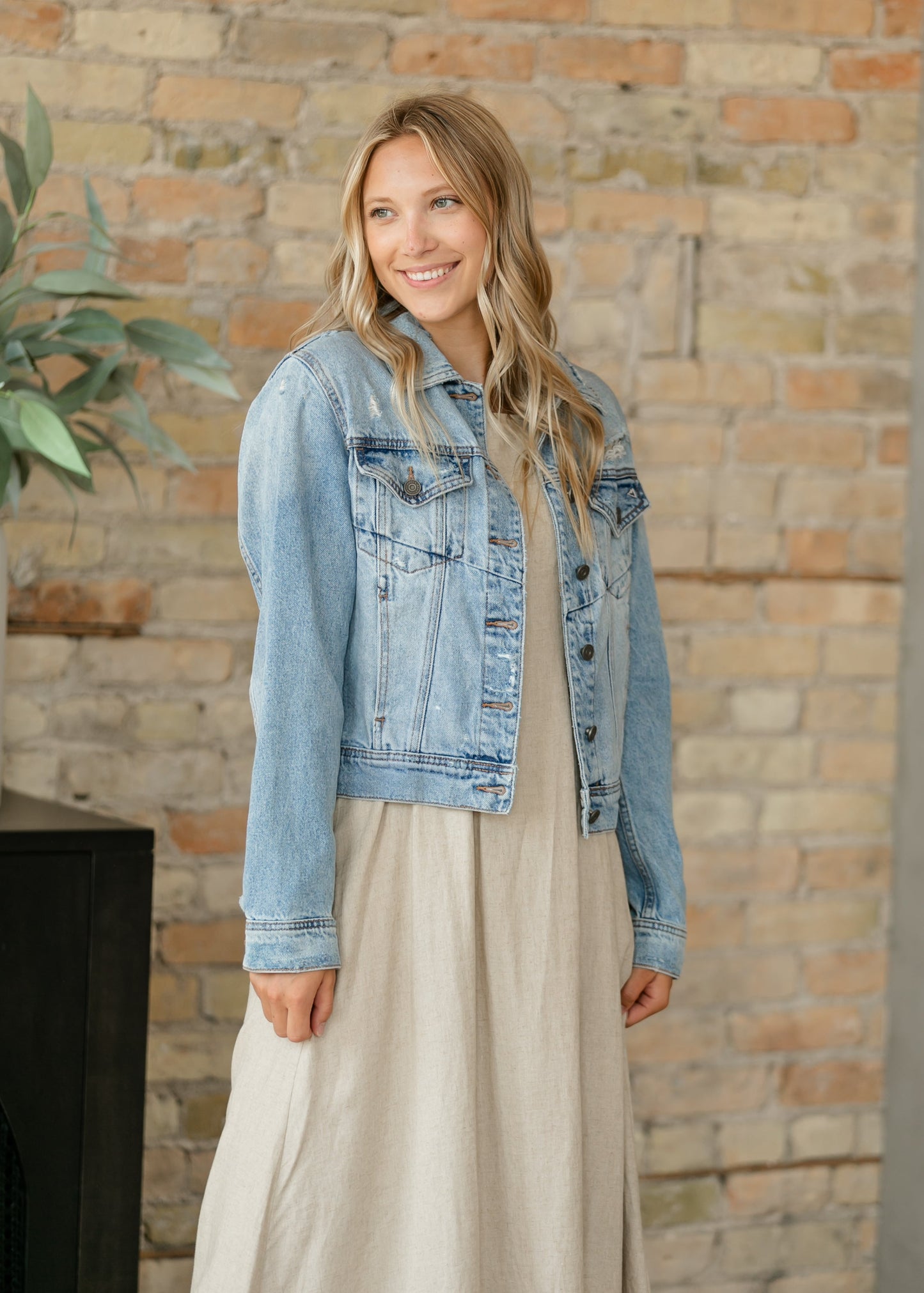 Light Wash Fitted Denim Jacket - FINAL SALE