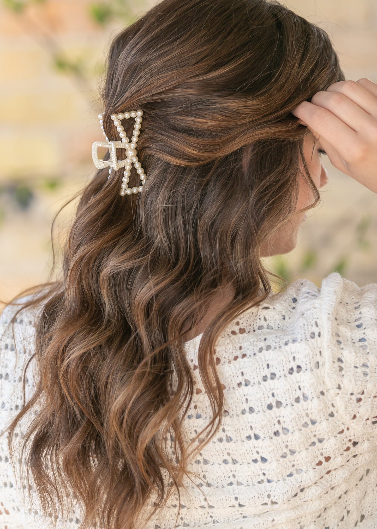 Pearl Bow Claw Clip