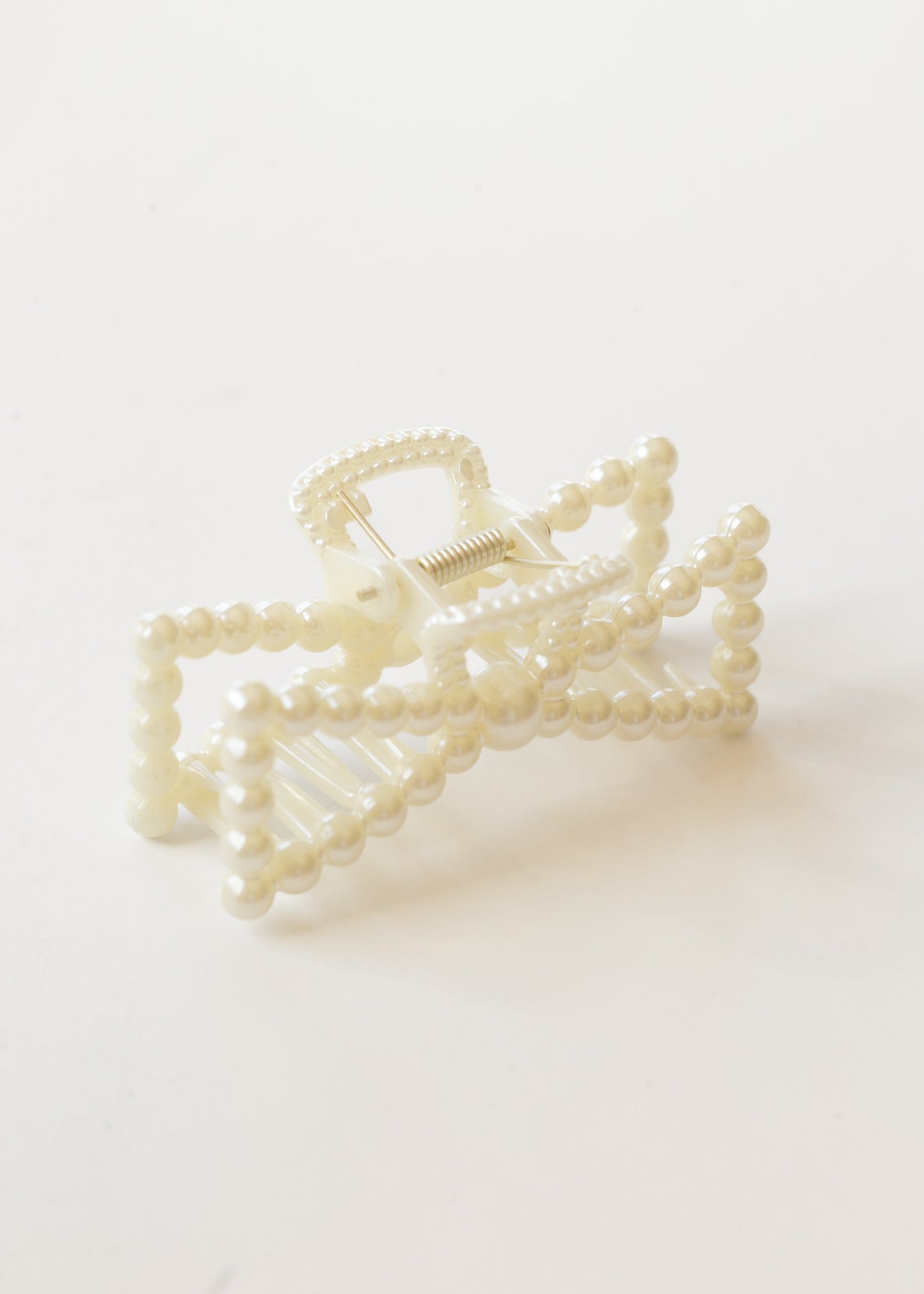 Pearl Bow Claw Clip