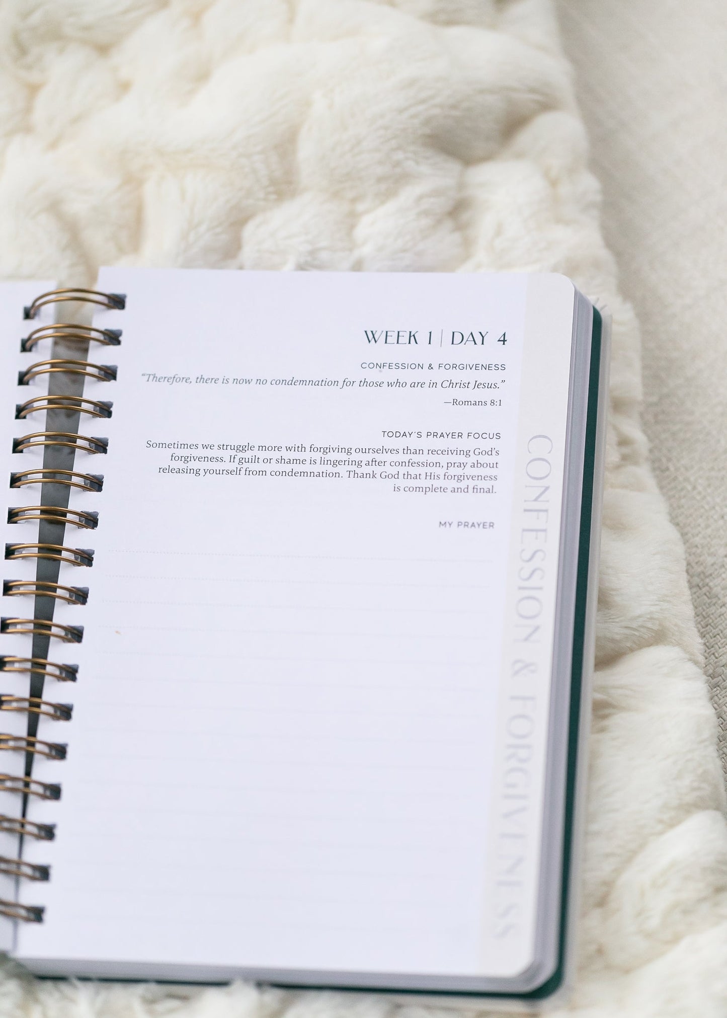 Spiral Bible™ A Year In Prayer: A Journey of Daily Prayer and Reflection