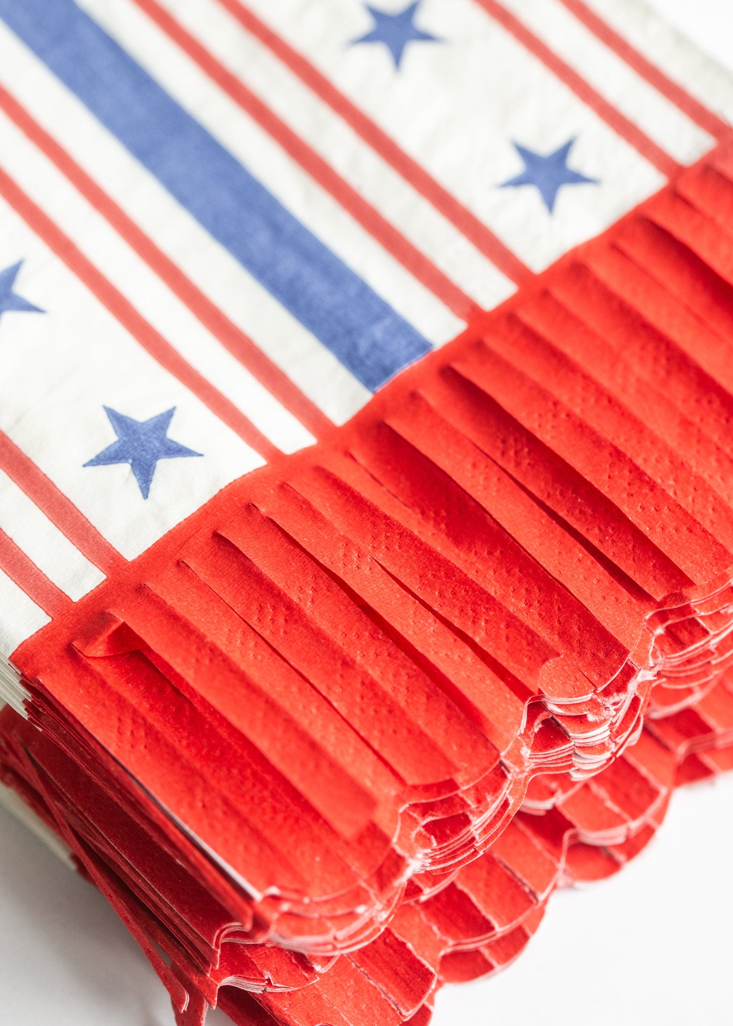 Stars and Stripes Scallop Dinner Napkin 24ct