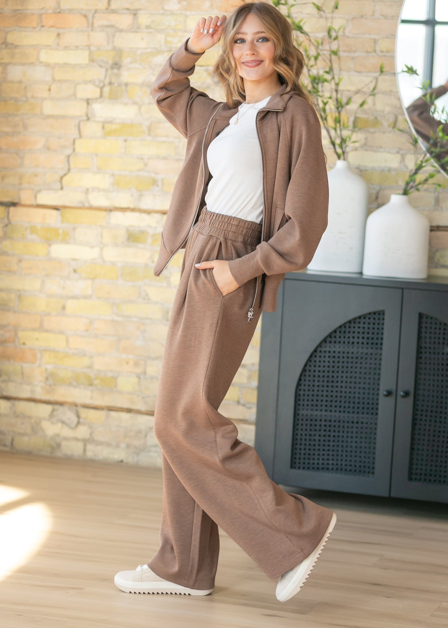 Varley® Brown Extra Wide Leg Pant 29.5