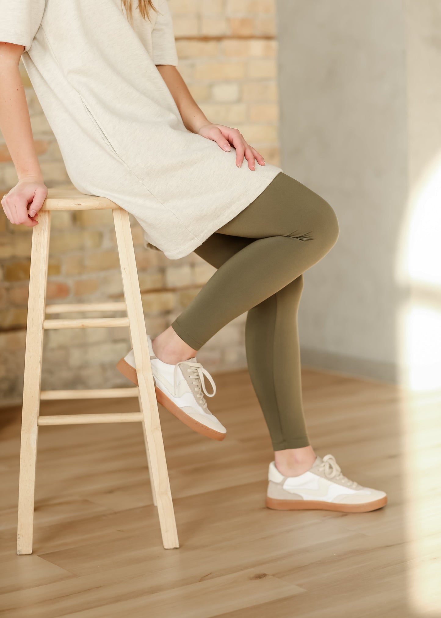 Women's Olive No Cling Leggings